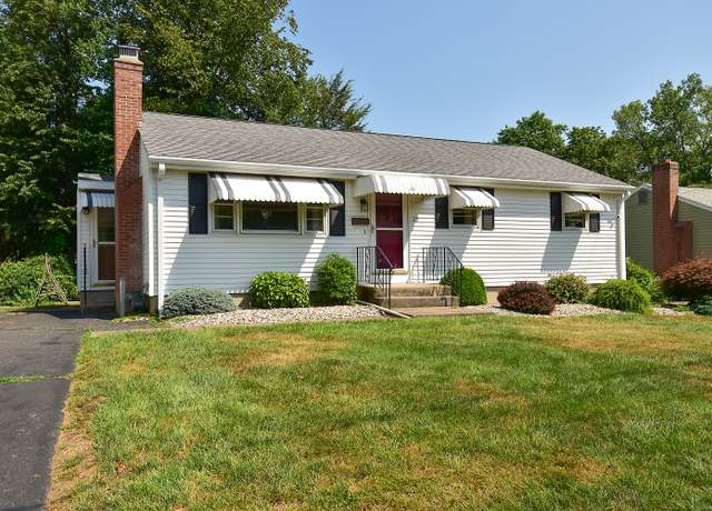 Property at 10 Trumbull St, Newington, CT 06111, 2 beds, 1.5 baths