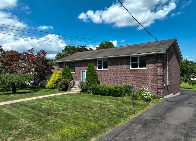 Property at 176 Cambria Ave, Newington, CT 06111, 3 beds, 1.5 baths