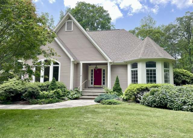 Property at 67 Transylvania Rd, Roxbury, CT 06783, 4 beds, 3 baths