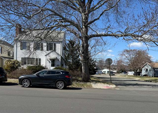 Property at 866 Merritt St, Bridgeport, CT 06606, 3 beds, 1.5 baths
