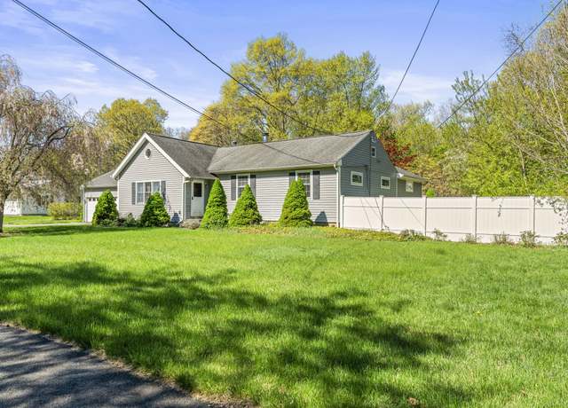Property at 6 Robin Ct, North Haven, CT 06473, 4 beds, 2 baths