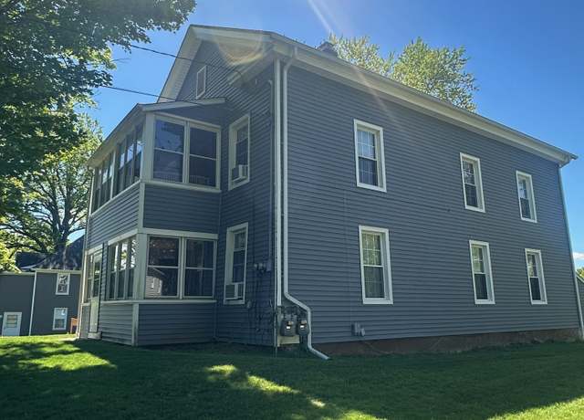 Property at 566 Farmington Ave, Berlin, CT 06037, 6 beds, 2 baths