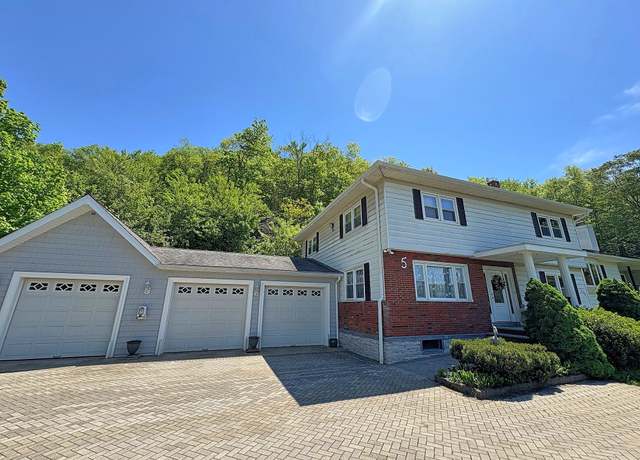 Property at 5 Yochers Ln, Derby, CT 06418, 3 beds, 3 baths