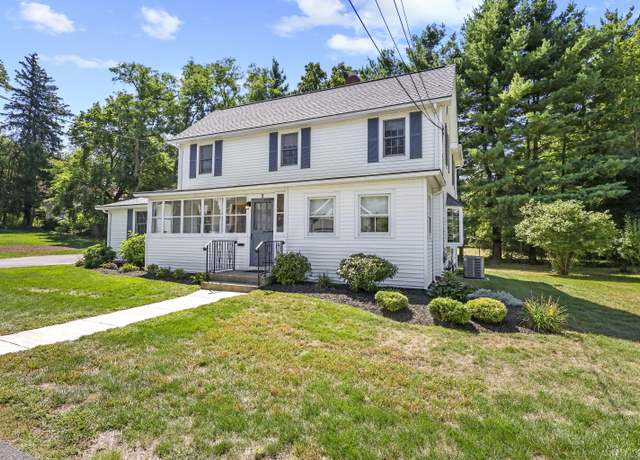 Property at 9 Pearl St, Farmington, CT 06032, 2 beds, 2 baths