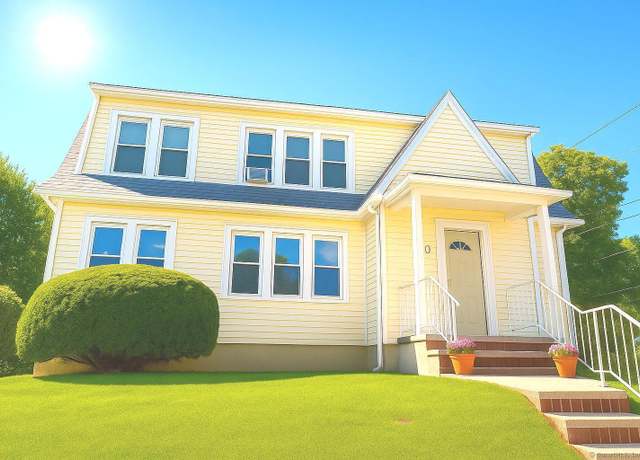 Property at 8 Smith St, Danbury, CT 06810, 10 beds, 4 baths