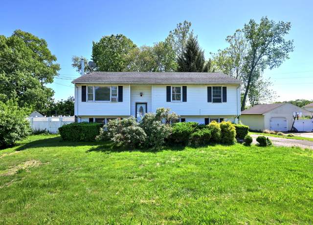 Property at 10 Circle Dr, Wallingford, CT 06492, 4 beds, 1.5 baths