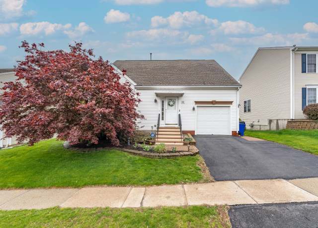 Property at 135 Mountain Laurel Way #135, Suffield, CT 06078, 2 beds, 2 baths