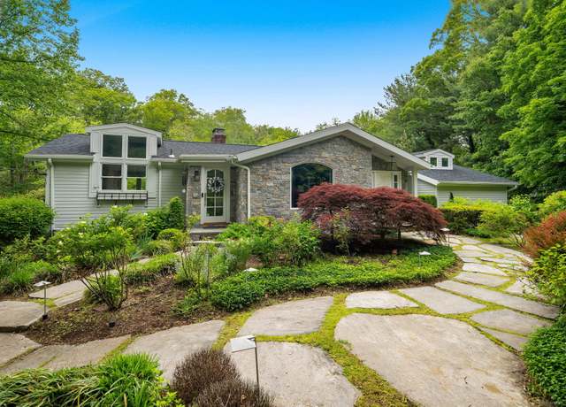 Property at 50 Parish Rd N, New Canaan, CT 06840, 4 beds, 2.5 baths
