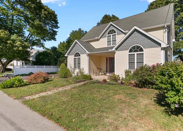 Property at 35 York Ave, East Lyme, CT 06357, 4 beds, 2.5 baths