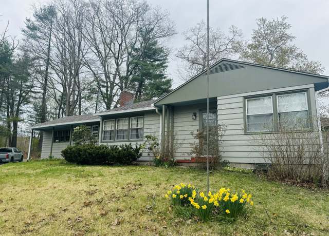 Property at 63 Robbins Rd, Thompson, CT 06277, 2 beds, 1.5 baths