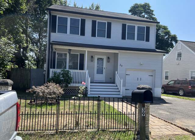 Property at 39 Moffitt St, Bridgeport, CT 06606, 4 beds, 2.5 baths