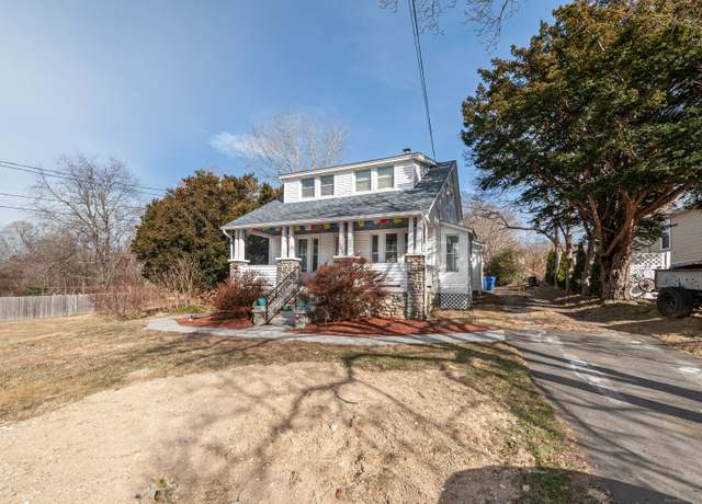 Property at 563 Raymond Hill Rd, Montville, CT 06382, 3 beds, 1 bath