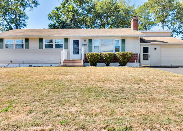 Property at 162 Red Bush Ln, Milford, CT 06461, 3 beds, 1.5 baths