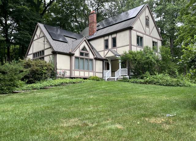Property at 305 Rimmon Rd, Woodbridge, CT 06525, 4 beds, 3.5 baths