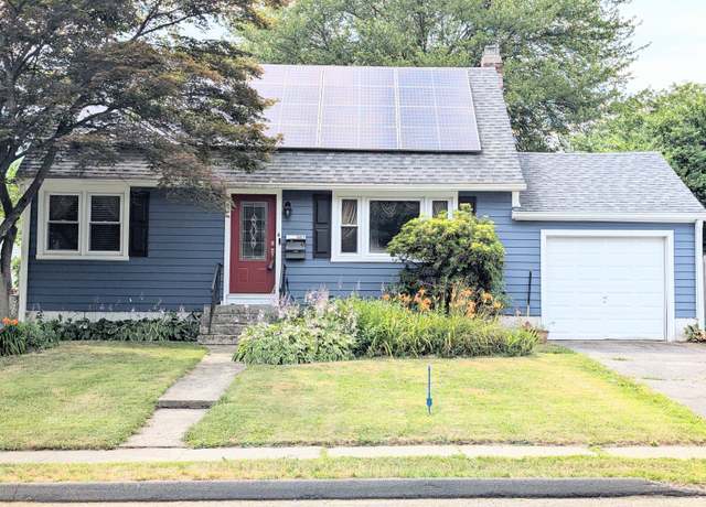 Property at 943 Success Ave, Stratford, CT 06614, 3 beds, 1 bath