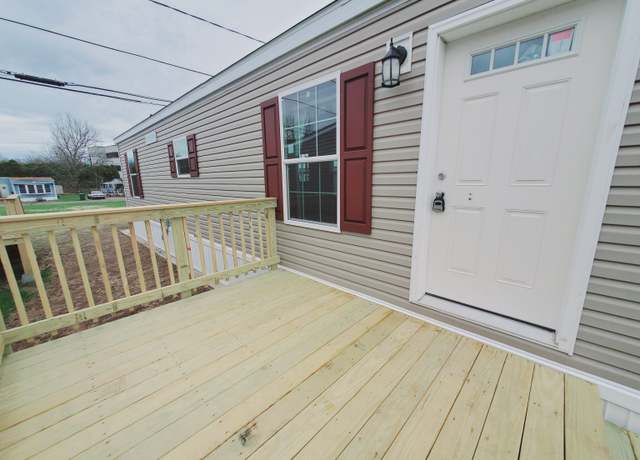 Property at 525 E Main St #44, Branford, CT 06405, 2 beds, 1 bath