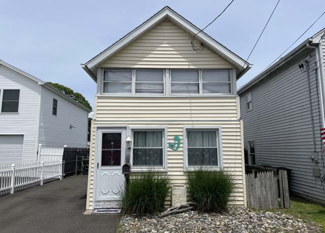 Property at 9 Wood Ave, Milford, CT 06460, 2 beds, 1 bath