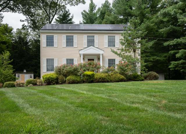 Property at 2A Aspen Way, Danbury, CT 06811, 4 beds, 2.5 baths