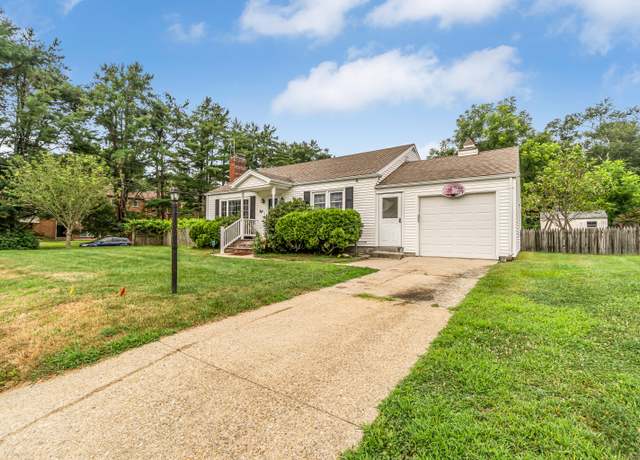Property at 4 Curtis St, Norwich, CT 06360, 3 beds, 1 bath