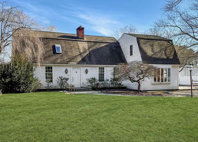 Property at 106 Shadow Ridge Rd, Stamford, CT 06905, 3 beds, 1.5 baths