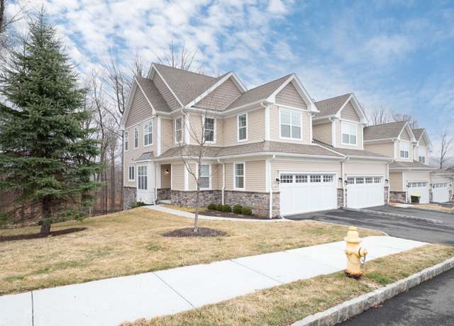 Property at 135 Winding Ridge Way #135, Danbury, CT 06810, 3 beds, 3.5 baths