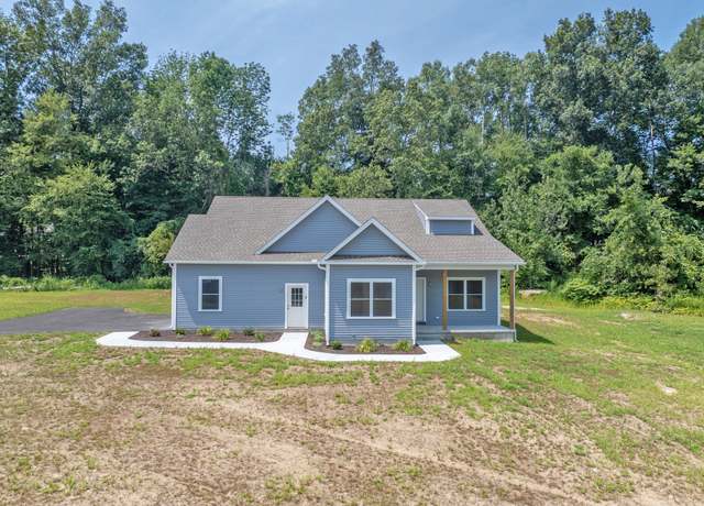 Property at 17 Tommy Ct, Norwich, CT 06360, 3 beds, 2 baths
