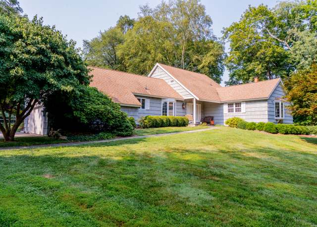 Property at 555 Haviland Rd, Stamford, CT 06903, 4 beds, 3.5 baths