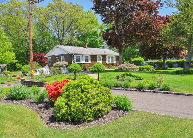Property at 31 Hemlock Dr, Southington, CT 06489, 3 beds, 1.5 baths