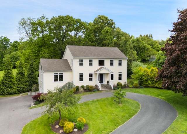 Property at 8 Meadowview Dr, Brookfield, CT 06804, 4 beds, 3.5 baths