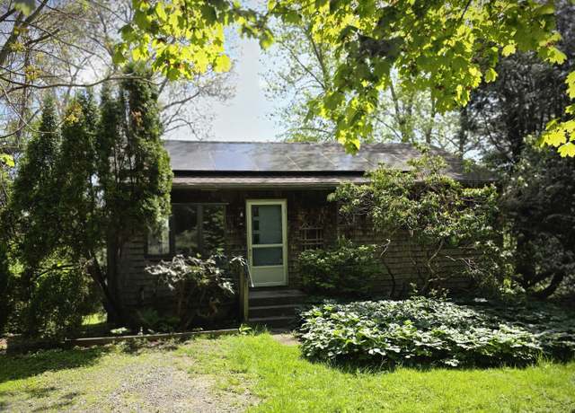 Property at 214 Pequot Ave, Groton, CT 06355, 2 beds, 1 bath
