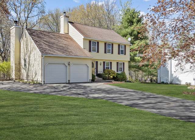 Property at 12 Weatherside Dr, Wallingford, CT 06492, 3 beds, 1.5 baths