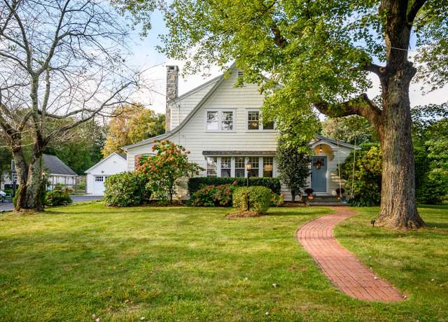 Property at 9 Marsh Rd, Easton, CT 06612, 3 beds, 2 baths