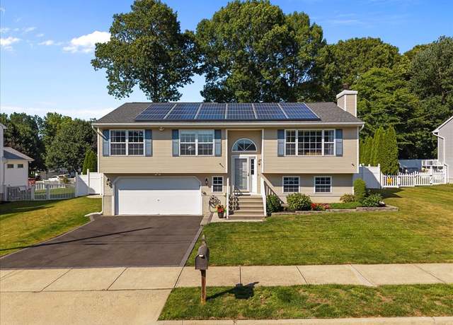 Property at 13 Chin Clift Trl, West Haven, CT 06516, 3 beds, 2.5 baths