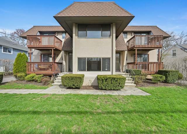 Property at 1242 Hope St Apt 2, Stamford, CT 06907, 2 beds, 1.5 baths