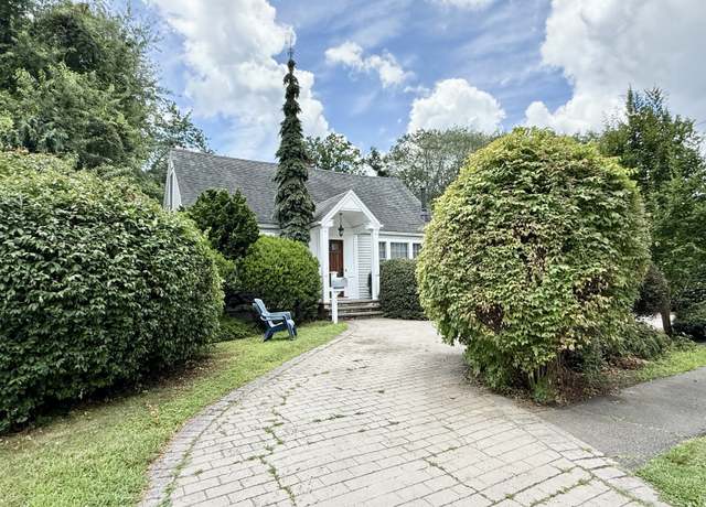 Property at 271 Jeniford Rd, Fairfield, CT 06824, 3 beds, 2 baths