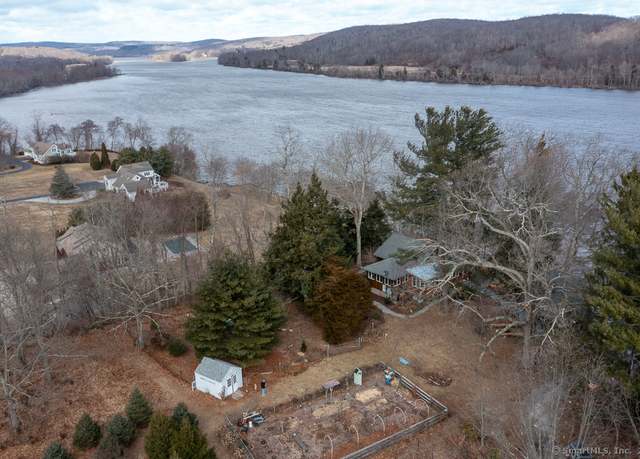 Property at 32 Gates Way, Haddam, CT 06438, 3 beds, 1.5 baths