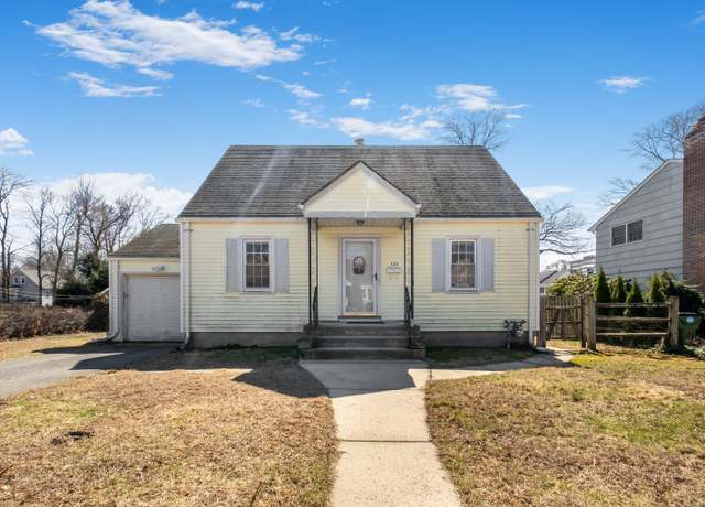 Property at 123 Quaker Ln, Fairfield, CT 06824, 3 beds, 1 bath
