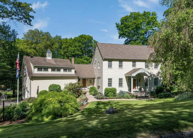 Property at 10 Oak Dr, Essex, CT 06409, 3 beds, 3.5 baths