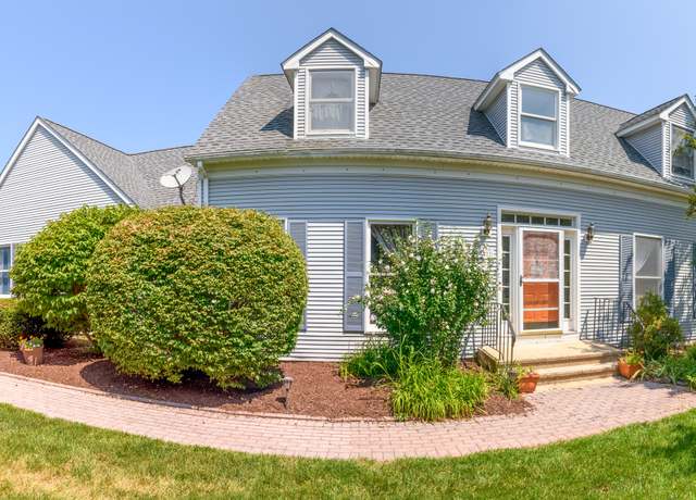 Property at 32 Linda Ln, South Windsor, CT 06074, 3 beds, 3.5 baths