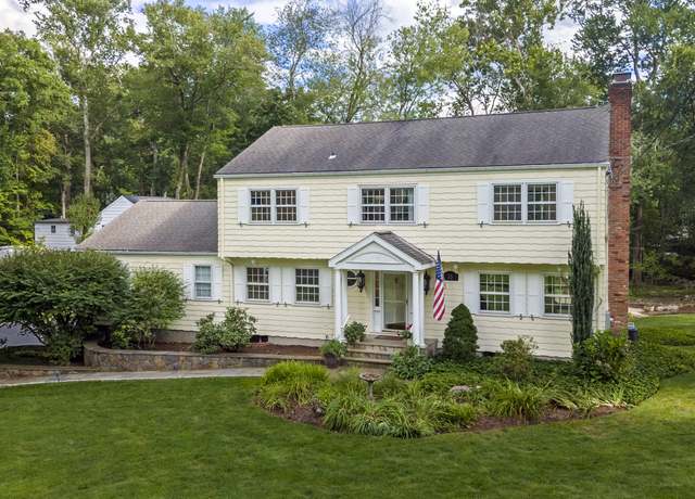 Property at 33 Pequot Trl, Westport, CT 06880, 5 beds, 4.5 baths