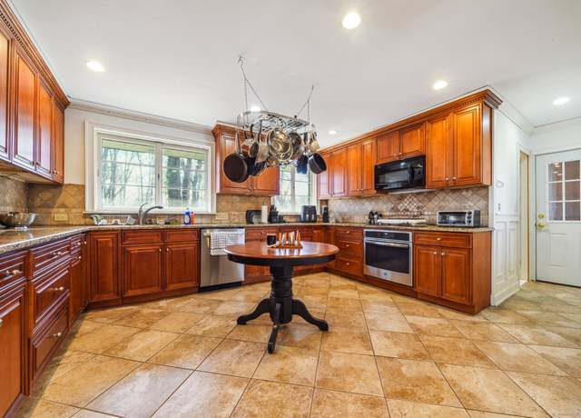 Property at 134 Eagle Dr, Stamford, CT 06903, 3 beds, 2 baths