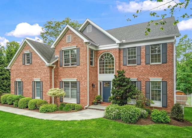 Property at 975 Flintlock Rd, Fairfield, CT 06890, 4 beds, 3.5 baths