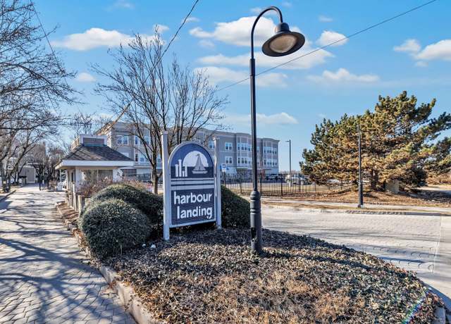 Property at 97 Harbour CL #97, New Haven, CT 06519, 1 bed, 1.5 baths