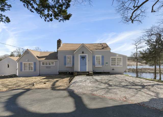 Property at 7 Meadow Ln, Madison, CT 06443, 2 beds, 1 bath