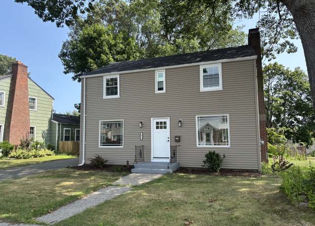 Property at 675 Goldenrod Ave, Bridgeport, CT 06606, 3 beds, 1.5 baths