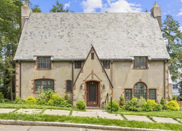 Property at 6 W Hill Dr, West Hartford, CT 06119, 5 beds, 3.5 baths
