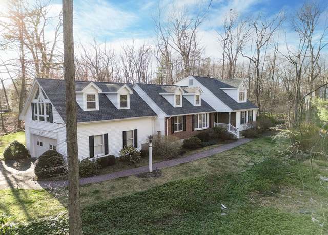 Property at 17 Greencrest Rd, Avon, CT 06001, 4 beds, 3.5 baths