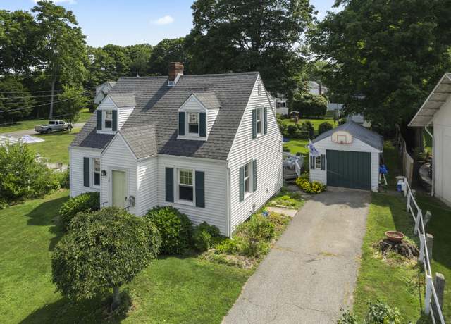 Property at 16 Lynde St, Old Saybrook, CT 06475, 2 beds, 1.5 baths