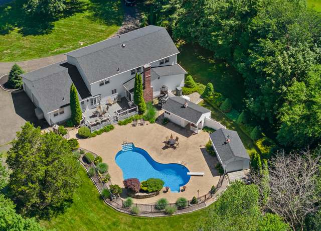 Property at 40 Hawley Rd, Danbury, CT 06811, 4 beds, 4.5 baths