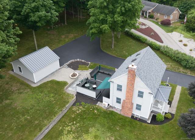 Property at 18 Bell St, Glastonbury, CT 06033, 2 beds, 1.5 baths